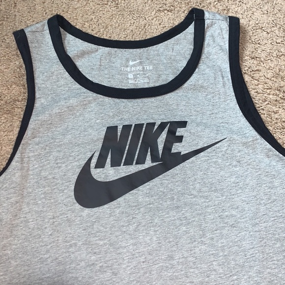 Nike tee - Picture 2 of 2
